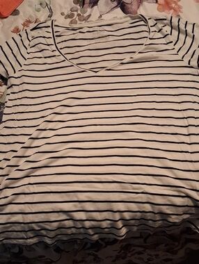 torrid White and Black Striped V-Neck Short Sleeve Tee